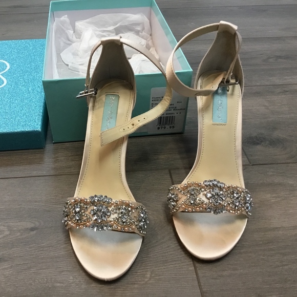 betsey johnson juno sandal champagne